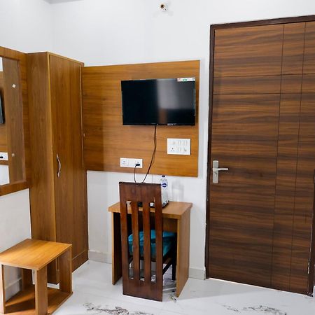 Hotel Parth Inn Rishīkesh Zewnętrze zdjęcie